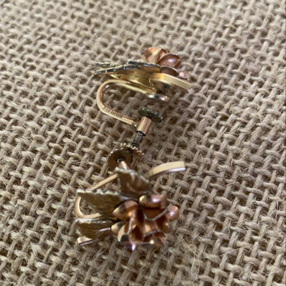 21-Krementz Vintage Gold & Rose gold earrings - Picture 3 of 8